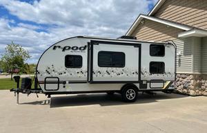 Sleeps 5, lots of upgrades! 600W solar system