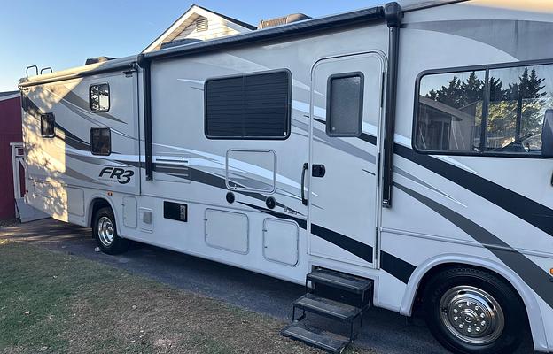 2017 FR3 32DS RV rental photo 1