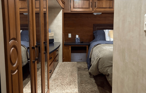 Spacious Toy Hauler Sleeps 8+ Patio/Garage