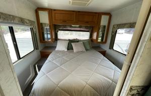 2000 Four Winds RV Hurricane 32A