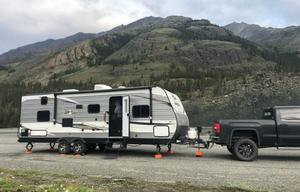 The Trailhead Lodge – Pet-Friendly Family Camper