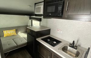 2021 Braxton Creek Bushwhacker Plus 17 BH RV rental photo 3