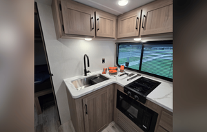 BRAND NEW 2027 Keystone Coleman Light 22BX