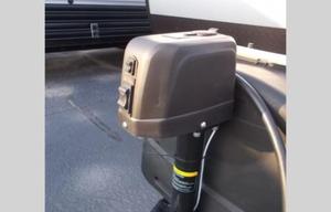 32 ft SMART HOME CAMPER WiTH HOT TUB & MESAGE CHAiR