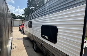 2021 Coleman 17B – Your Cozy Getaway on Wheels!