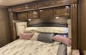 2020 Thor Motor Coach Miramar - 37.1 foot