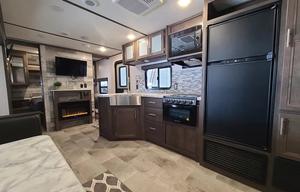 2021 Dutchmen RV Coleman Lantern Series 334BH RV rental photo 4