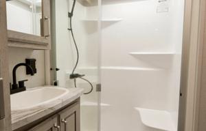 2022 Glamping Keystone Avalanche 5th wheel