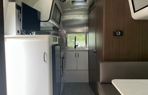 Airstream 20’ Caravel
