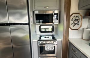 Upscale Getaway On Wheels  (DELIVERY ONLY)