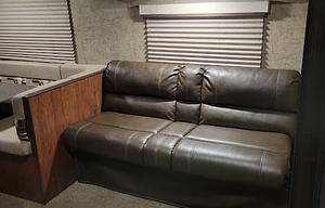MoJo's 2018 Coachmen Freedom Express 29SE Sleeps 9