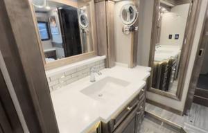 2019 Discovery LXE 44H RV rental photo 12