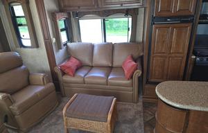 Hartland  2013 Bighorn RL2070 5th wheel.
