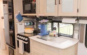 Fully STOCKED! Roomy Luxury Sleeps 8 Pet Friendly