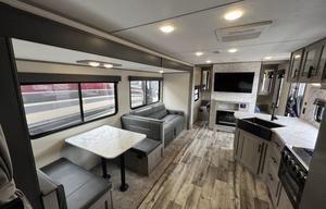 Spotless!  2022  RV Coleman Lantern Series 263BH