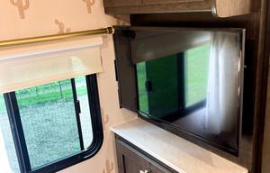 2020 Heartland Pioneer BH 305 RV rental photo 11