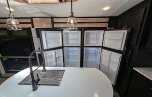 Outback: Chef's kitchen, King bed, 3 slides, Solar