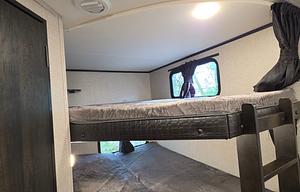 2022 Jay Feather 27BHB RV rental photo 10
