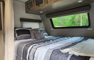 2021 Forest River RV Surveyor Legend 19BHLE RV rental photo 7