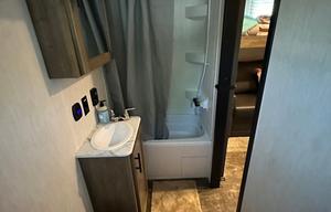 Comfortable Pet Friendly RV Loaded with Extras!!