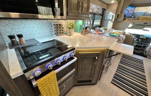 ‘Endeavor’ Loaded with Amenities + Sleeps 10!