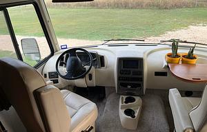 2016 Winnebago Vista 31KE RV rental photo 13