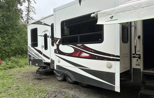 Spacious Toy Hauler Sleeps 8+ Patio/Garage