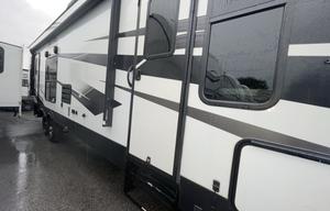 2022 Fuel 305 RV rental photo 2
