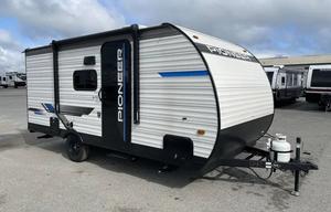 Meet our cozy and adventure-ready 21' Bunkhouse