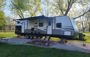 2021 Dutchmen RV Coleman Lantern Series 334BH RV rental photo 20