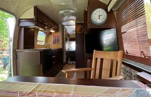 SilverStays 1990 Airstream Excella *DELIVERY ONLY*