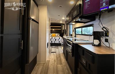 SPRINGDALE Modern & Cozy w/ U-Shaped Dinette