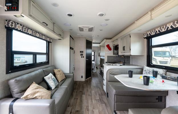Spacious Dog Friendly and stocked for adventure!!