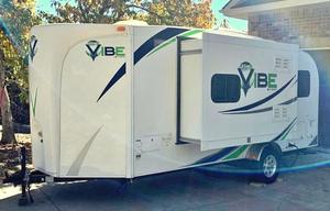 20' V-Cross Vibe, EZ Pullin' Lux Tent on Wheels!