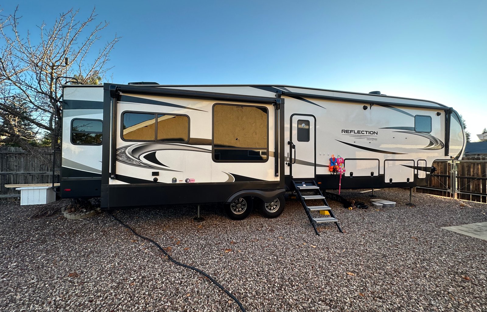 Brand New Glamping 5th Wheel- No Towing Necessary