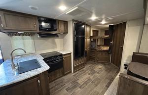 32ft Keystone Bullet. Sleeps 8!