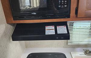 2016 Riverside RV White Water 181B Retro RV rental photo 5
