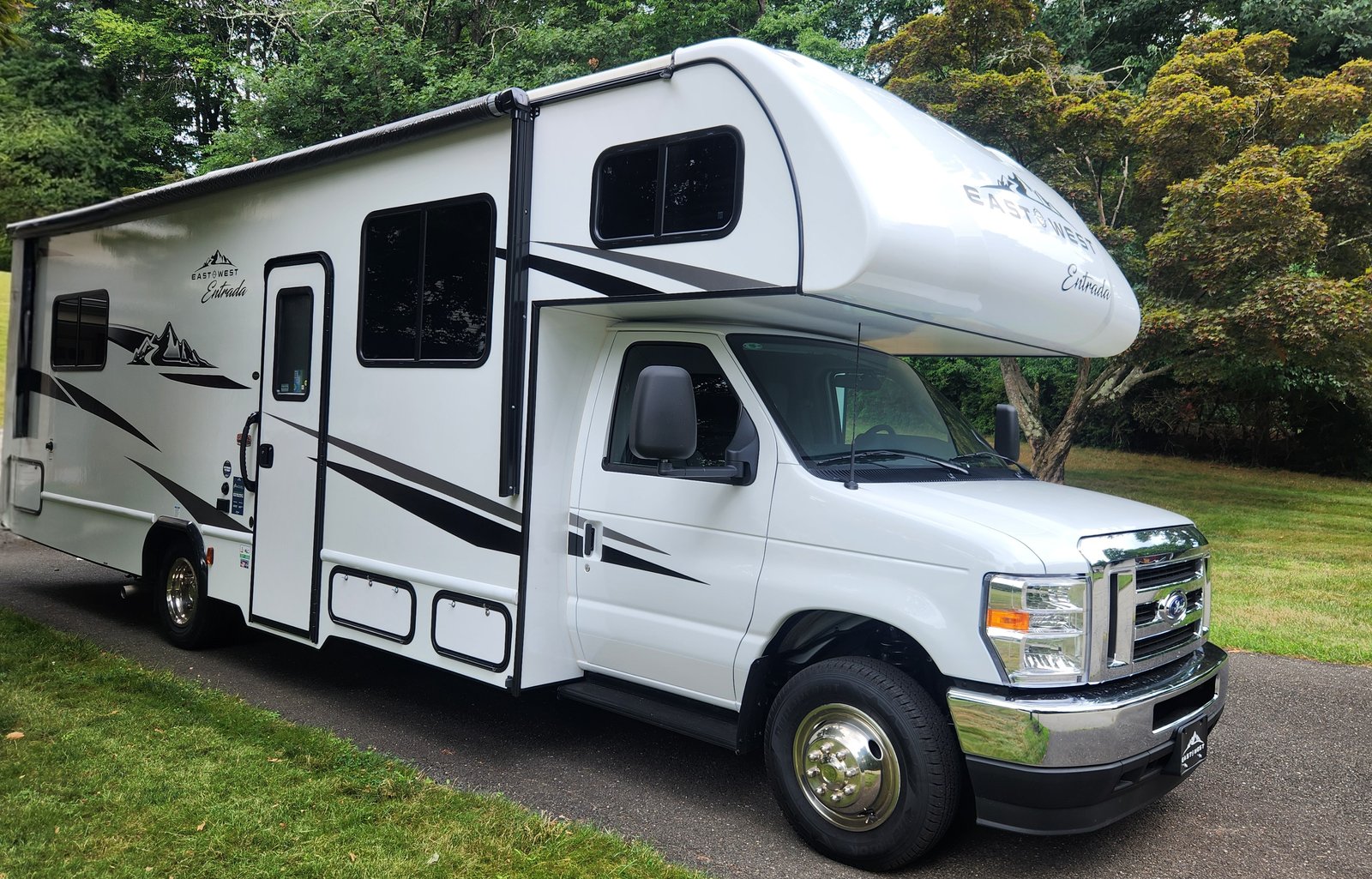 2025 Breezy Cruiser. XL Panoramic Windows Sleeps 8