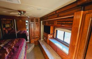 2011 Monaco Knight 36 PFT