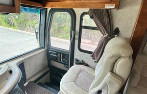 Palace on wheels! -2005 Revolution LE 40 ft