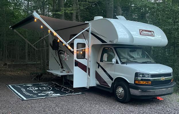 25 ft Thor Coleman - Fully stocked and pet friendly