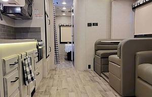 Roomy 2022 Jayco Greyhawk