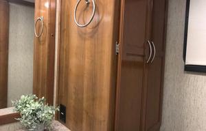 Glory Bound Adventure Coach *2 BATHROOMS*