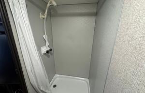 Lightweight, sleeps 6, upgrades! 400W solar system