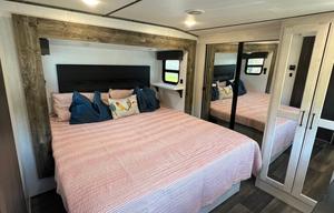 Huge 2 bedroom 2 bathroom 5th wheel