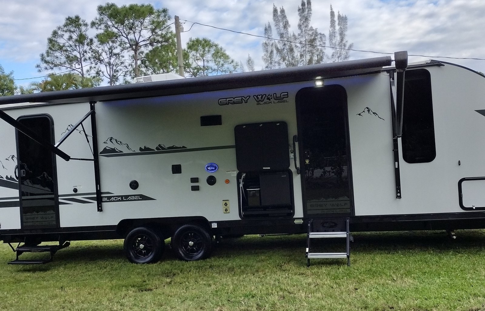 2021 Cherokee Grey Wolf Black Label 26DBHBL