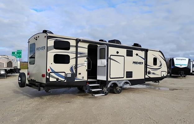 2019 Keystone RV Premier Ultra Lite 34BIPR RV rental photo 1