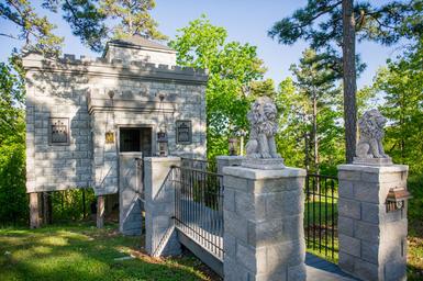 Eureka Springs Treehouses