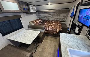 2021 Coleman 17B – Your Cozy Getaway on Wheels!