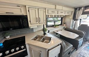 Modern Farmhouse Bunkhouse Motorhome 2022 Alante